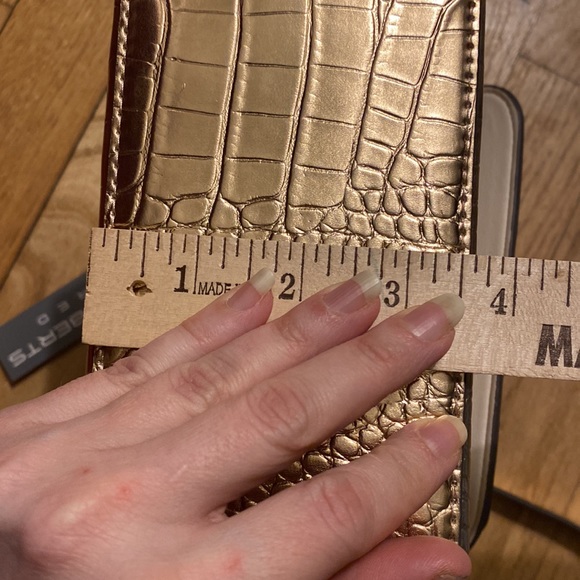 💕🌟Sondra Roberts Crocodile Textured Crossbody, Metallic Rose Gold - Picture 13 of 16